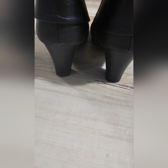 Fergalicious by Fergie Mackenzie-T Black Ankle Boots 3" Heel Buckle Zip Size 8.5 - Picture 5 of 9